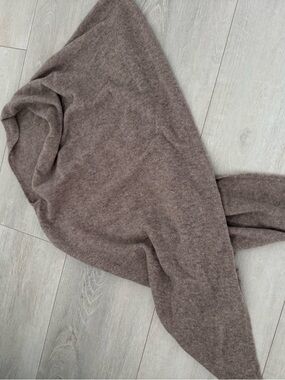 Cynthia Rowley cashmere Off-the-Shoulder  cape scarf in Taupe